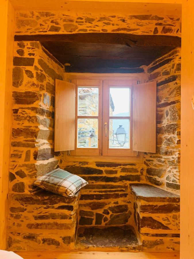 Casas Do Talasnal Lousa (Central Portugal)