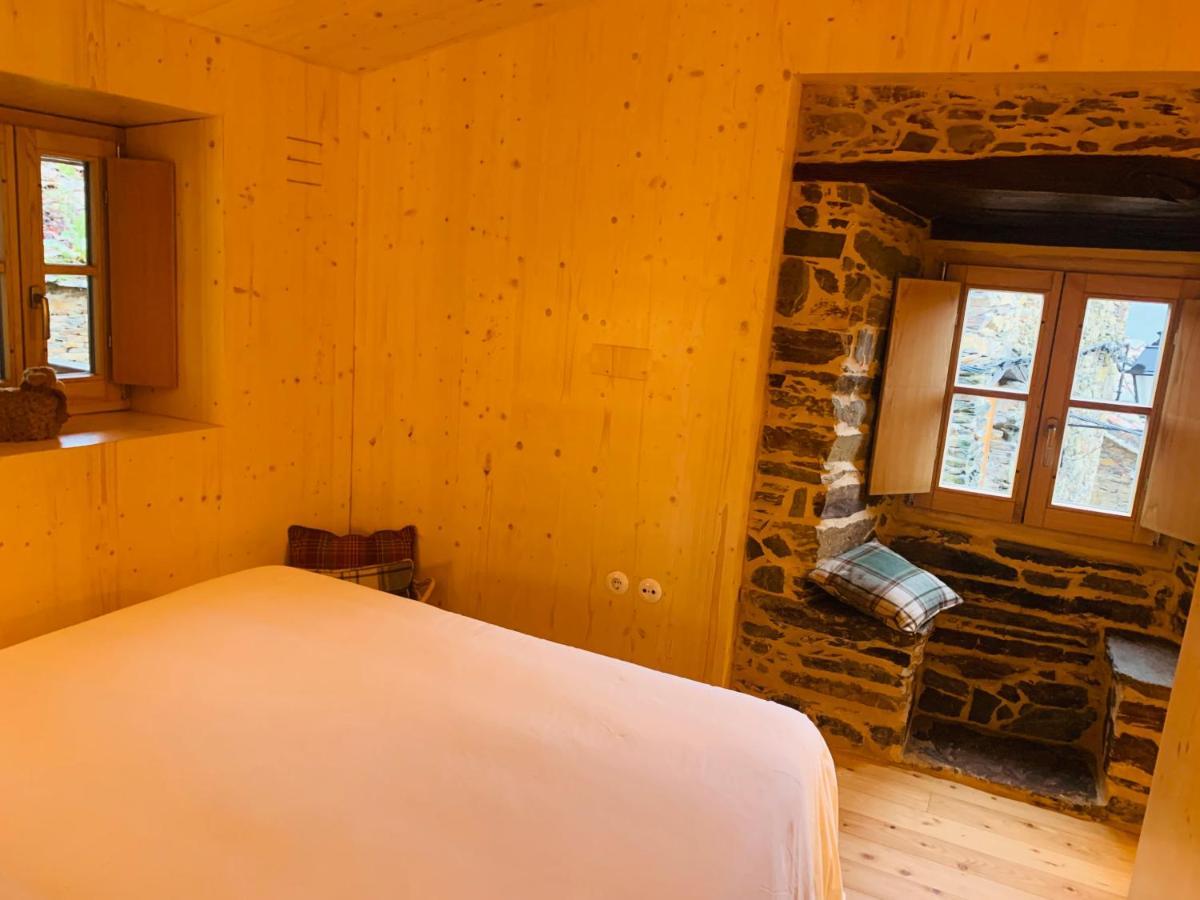 Casas Do Talasnal Lousa (Central Portugal)